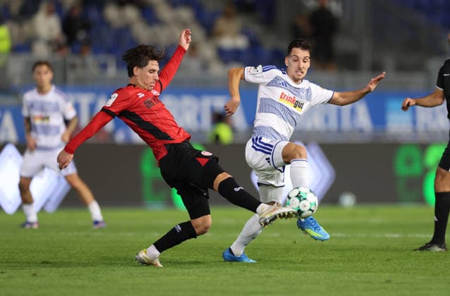 20.09.2026, Fussball 3. Liga, SV Wehen Wiesbaden - MSV Duisburg, v.l., Max Brandt (SV Wehen Wiesbaden), Conor Noß (MSV Duisburg) DFL DFB REGULATIONS PROHIBIT ANY USE OF PHOTOGRAPHS AS IMAGE SEQUENCES AND OR QUASI-VIDEO. xdcx Copyright: HMBxMedia Claus
