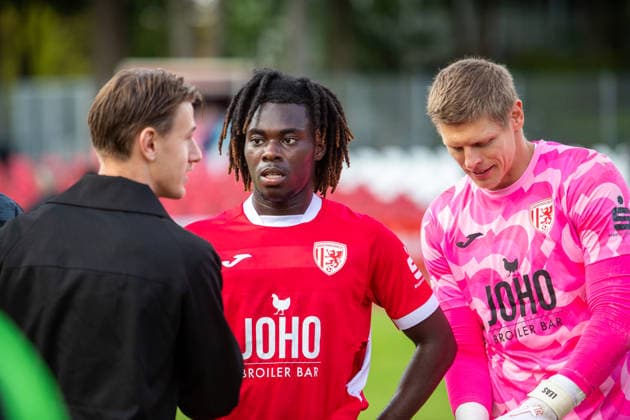 Gibson Adu und Jakub Jakubov (beide GFC) GER, Fussball, Herren, Regionalliga Nordost, Saison 2026-2027, 9. Spieltag, Greifswalder FC - FSV 63 Luckenwalde
