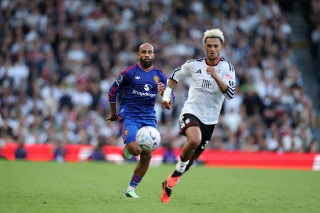 20th September 2026; Craven Cottage, London, England; Premier League Football, Fulham versus Manchester United, ManU Bryan Mbeumo of Manchester United unable to catch up to Antonee Robinson of Fulham for the ball JohnxPatrickxFletcher