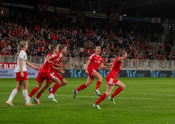Fußball, Frauen, Saison 2026 2027, Google Pixel Frauen-Bundesliga (5. Spieltag), 1. FC Union Berlin - RB Leipzig, v. rechts Eileen Campbell (1. Frauen 1. FC Union), Lia Kamber (1. Frauen 1. FC Union), Nele Bauereisen (1. Frauen 1. FC Union), Amber Tysiak (1. Frauen 1. FC Union), Jubel nach Tor zum 3:2, 20.09.2026, Copyright: xMatthiasxKochx