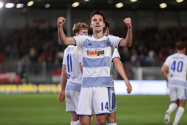 20.09.2026, Fussball 3. Liga, SV Wehen Wiesbaden - MSV Duisburg, v.l., Torjubel zum 1:4 durch Conor Noß (MSV Duisburg), Goal celebration, celebrate the goal DFL DFB REGULATIONS PROHIBIT ANY USE OF PHOTOGRAPHS AS IMAGE SEQUENCES AND OR QUASI-VIDEO. xdcx Copyright: HMBxMedia Claus