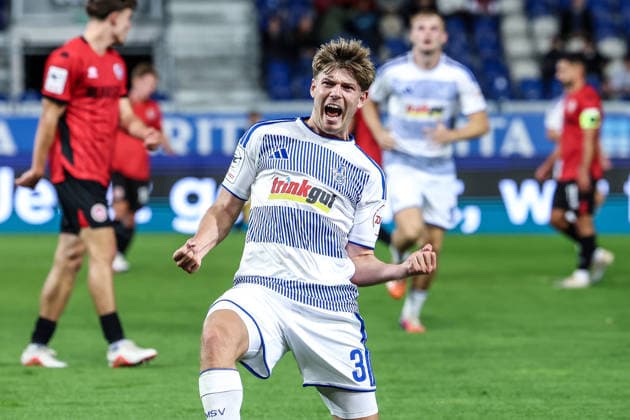 Fussball, 3.Liga Saison 2026 2027 7.Spieltag SV Wehen Wiesbaden - MSV Duisburg 20.09.2026, BRITA-Arena Torjubel MSV Duisburg nach dem Tor zum 3-0 durch Frederik Christensen (MSV Duisburg, 3) der Torschütze freut sich Wiesbaden BRITA-Arena Hessen Deutschland