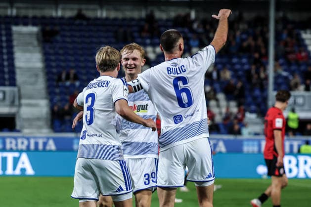 Fussball, 3.Liga Saison 2026 2027 7.Spieltag SV Wehen Wiesbaden - MSV Duisburg 20.09.2026, BRITA-Arena Torjubel MSV Duisburg nach dem Tor zum 3-0 durch Frederik Christensen (MSV Duisburg, 3) die Spieler freuen sich Wiesbaden BRITA-Arena Hessen Deutschland