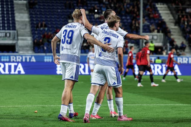 Fussball, 3.Liga Saison 2026 2027 7.Spieltag SV Wehen Wiesbaden - MSV Duisburg 20.09.2026, BRITA-Arena Torjubel MSV Duisburg nach dem Tor zum 3-0 durch Frederik Christensen (MSV Duisburg, 3) die Spieler freuen sich Wiesbaden BRITA-Arena Hessen Deutschland