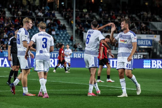 Fussball, 3.Liga Saison 2026 2027 7.Spieltag SV Wehen Wiesbaden - MSV Duisburg 20.09.2026, BRITA-Arena Torjubel MSV Duisburg nach dem Tor zum 3-0 durch Frederik Christensen (MSV Duisburg, 3) die Spieler freuen sich Wiesbaden BRITA-Arena Hessen Deutschland