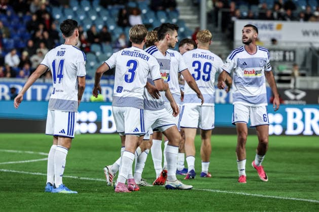 Fussball, 3.Liga Saison 2026 2027 7.Spieltag SV Wehen Wiesbaden - MSV Duisburg 20.09.2026, BRITA-Arena Torjubel MSV Duisburg nach dem Tor zum 3-0 durch Frederik Christensen (MSV Duisburg, 3) die Spieler freuen sich Wiesbaden BRITA-Arena Hessen Deutschland