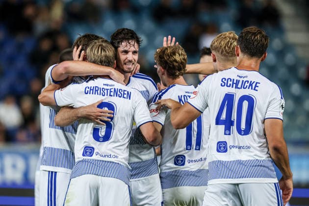 Fussball, 3.Liga Saison 2026 2027 7.Spieltag SV Wehen Wiesbaden - MSV Duisburg 20.09.2026, BRITA-Arena Torjubel MSV Duisburg nach dem Tor zum 3-0 durch Frederik Christensen (MSV Duisburg, 3) die Spieler freuen sich Wiesbaden BRITA-Arena Hessen Deutschland