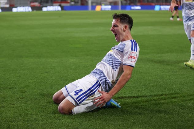 20.09.2026, Fussball 3. Liga, SV Wehen Wiesbaden - MSV Duisburg, v.l., Torjubel zum 1:4 durch Conor Noß (MSV Duisburg), Goal celebration, celebrate the goal DFL DFB REGULATIONS PROHIBIT ANY USE OF PHOTOGRAPHS AS IMAGE SEQUENCES AND OR QUASI-VIDEO. xdcx Copyright: HMBxMedia Claus