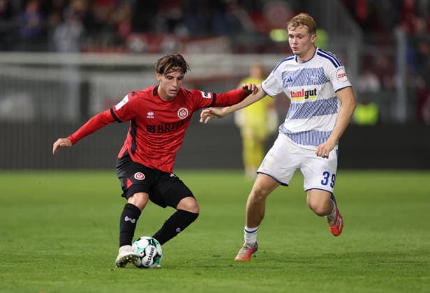 20.09.2026, Fussball 3. Liga, SV Wehen Wiesbaden - MSV Duisburg, v.l., Max Brandt (SV Wehen Wiesbaden), Peter Remmert (MSV Duisburg) DFL DFB REGULATIONS PROHIBIT ANY USE OF PHOTOGRAPHS AS IMAGE SEQUENCES AND OR QUASI-VIDEO. xdcx Copyright: HMBxMedia Claus