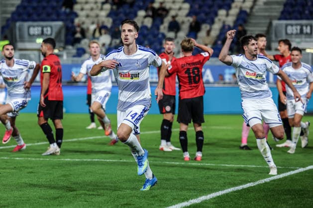 Fussball, 3.Liga Saison 2026 2027 7.Spieltag SV Wehen Wiesbaden - MSV Duisburg 20.09.2026, BRITA-Arena Torjubel MSV Duisburg nach dem Tor zum 4-1 durch Conor Noß (MSV Duisburg,14) die Spieler freuen sich Wiesbaden BRITA-Arena Hessen Deutschland