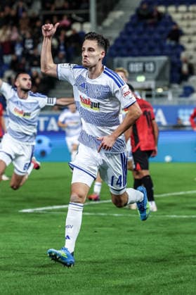 Fussball, 3.Liga Saison 2026 2027 7.Spieltag SV Wehen Wiesbaden - MSV Duisburg 20.09.2026, BRITA-Arena Torjubel MSV Duisburg nach dem Tor zum 4-1 durch Conor Noß (MSV Duisburg,14) die Spieler freuen sich Wiesbaden BRITA-Arena Hessen Deutschland