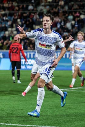 Fussball, 3.Liga Saison 2026 2027 7.Spieltag SV Wehen Wiesbaden - MSV Duisburg 20.09.2026, BRITA-Arena Torjubel MSV Duisburg nach dem Tor zum 4-1 durch Conor Noß (MSV Duisburg,14) die Spieler freuen sich Wiesbaden BRITA-Arena Hessen Deutschland