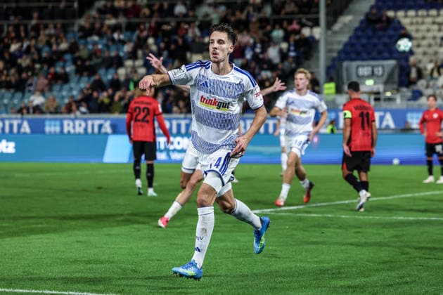 Fussball, 3.Liga Saison 2026 2027 7.Spieltag SV Wehen Wiesbaden - MSV Duisburg 20.09.2026, BRITA-Arena Torjubel MSV Duisburg nach dem Tor zum 4-1 durch Conor Noß (MSV Duisburg,14) die Spieler freuen sich Wiesbaden BRITA-Arena Hessen Deutschland