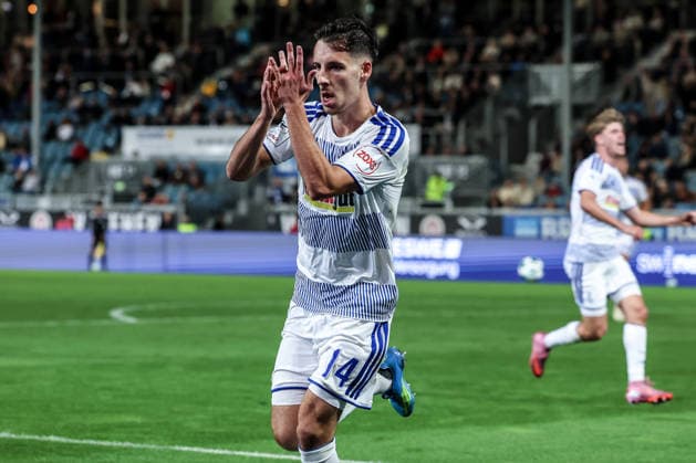 Fussball, 3.Liga Saison 2026 2027 7.Spieltag SV Wehen Wiesbaden - MSV Duisburg 20.09.2026, BRITA-Arena Torjubel MSV Duisburg nach dem Tor zum 4-1 durch Conor Noß (MSV Duisburg,14) die Spieler freuen sich Wiesbaden BRITA-Arena Hessen Deutschland