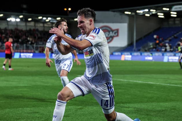 Fussball, 3.Liga Saison 2026 2027 7.Spieltag SV Wehen Wiesbaden - MSV Duisburg 20.09.2026, BRITA-Arena Torjubel MSV Duisburg nach dem Tor zum 4-1 durch Conor Noß (MSV Duisburg,14) die Spieler freuen sich Wiesbaden BRITA-Arena Hessen Deutschland
