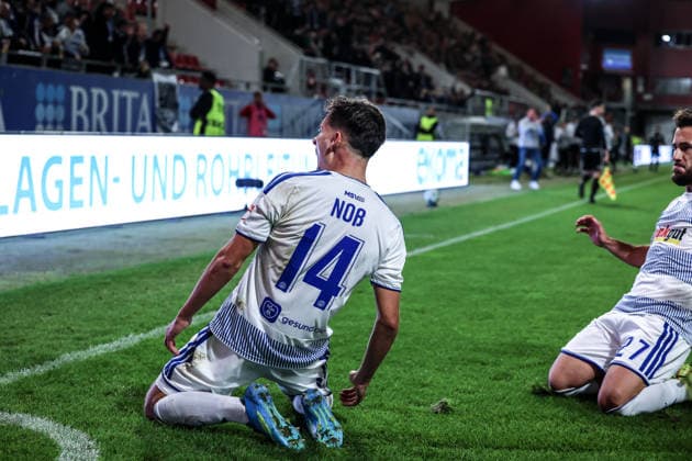 Fussball, 3.Liga Saison 2026 2027 7.Spieltag SV Wehen Wiesbaden - MSV Duisburg 20.09.2026, BRITA-Arena Torjubel MSV Duisburg nach dem Tor zum 4-1 durch Conor Noß (MSV Duisburg,14) die Spieler freuen sich Wiesbaden BRITA-Arena Hessen Deutschland