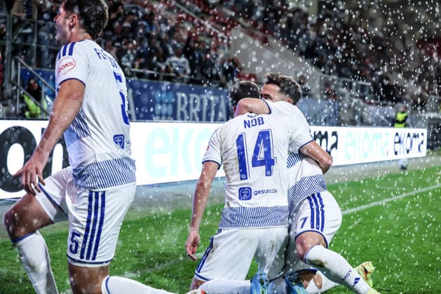Fussball, 3.Liga Saison 2026 2027 7.Spieltag SV Wehen Wiesbaden - MSV Duisburg 20.09.2026, BRITA-Arena Torjubel MSV Duisburg nach dem Tor zum 4-1 durch Conor Noß (MSV Duisburg,14) die Spieler freuen sich Wiesbaden BRITA-Arena Hessen Deutschland