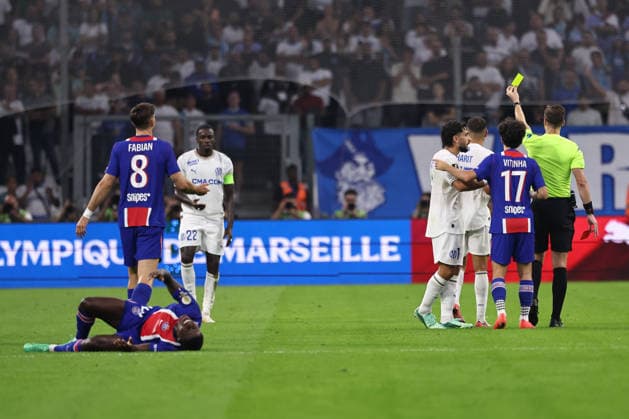 FOOTBALL : Olympique de Marseille vs. Paris Saint-Germain - Ligue 1 McDonald™s - 20 09 2026 Carton jaune Timothy WEAH (OM) lors de la J5 de la Ligue 1 McDonald™s opposant Olympique de Marseille et Paris Saint-Germain au Stade VÃ lodrome de Marseille, le 20 septembre 2026. MarseilleFrance  Copyright: xValentinaxClaretx
