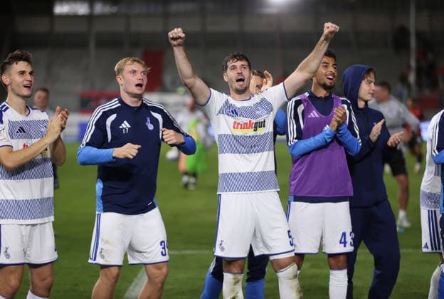 20.09.2026, Fussball 3. Liga, SV Wehen Wiesbaden - MSV Duisburg, v.l., Peter Remmert (MSV Duisburg), Tobias Fleckstein (MSV Duisburg) jubelnd bejubelt jubelt jubeln celebrate DFL DFB REGULATIONS PROHIBIT ANY USE OF PHOTOGRAPHS AS IMAGE SEQUENCES AND OR QUASI-VIDEO. xdcx Copyright: HMBxMedia Claus