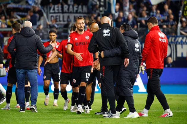 20.09.2026, xavx, Fussball 3.Liga, SV Wehen Wiesbaden - MSV Duisburg v.l. Florian Hübner (SV Wehen Wiesbaden) enttaeuscht, enttaeuscht schauend, dissapointed Wiesbaden