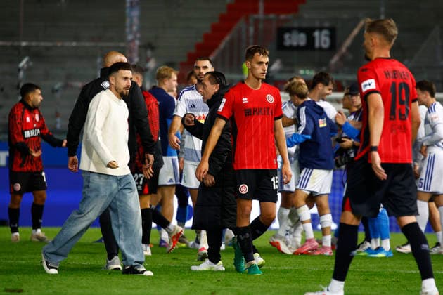 20.09.2026, xavx, Fussball 3.Liga, SV Wehen Wiesbaden - MSV Duisburg v.l. Justin Janitzek (SV Wehen Wiesbaden) enttaeuscht, enttaeuscht schauend, dissapointed Wiesbaden