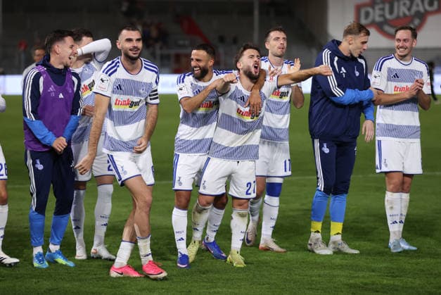 20.09.2026, Fussball 3. Liga, SV Wehen Wiesbaden - MSV Duisburg, v.l., Rasim Bulic (MSV Duisburg), Ramien Safi (MSV Duisburg), Can Coskun (MSV Duisburg) jubelnd bejubelt jubelt jubeln celebrate DFL DFB REGULATIONS PROHIBIT ANY USE OF PHOTOGRAPHS AS IMAGE SEQUENCES AND OR QUASI-VIDEO. xdcx Copyright: HMBxMedia Claus