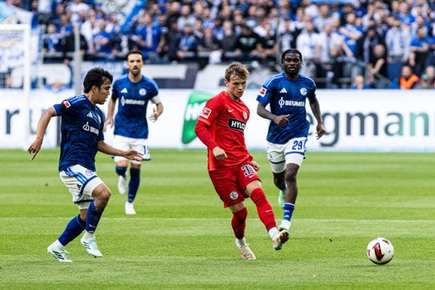 1. Bundesliga: FC Schalke 04 - SV Elversberg; 20.09.2026 Tom Zimmerschied (SV Elversberg, 29) 1. Fußball Bundesliga 4.Spieltag: FC Schalke 04 - SV Elversberg; Veltins Arena, Gelsenkirchen; 20.09.2026 DFL regulations prohibit any use of photographs as image sequences and or quasi video. Copyright: xBEAUTIFULxSPORTS Buriakovx