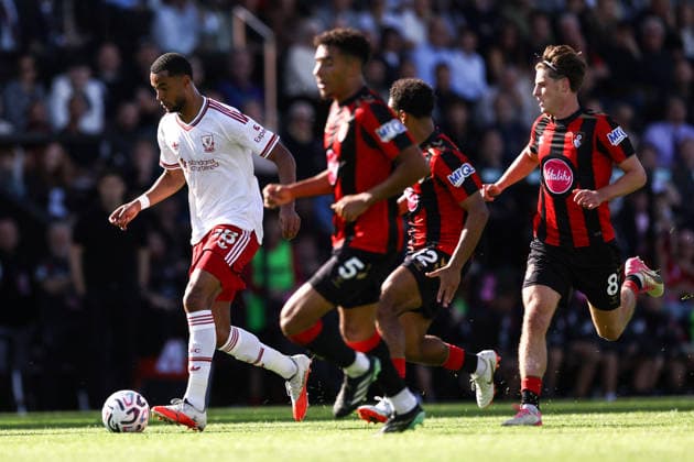 AFC Bournemouth v Liverpool 20 September 2026, Bournemouth - Premier League Football - AFC Bournemouth v Liverpool - Cody Gakpo of Liverpool under pressure from Tyler Adams of Bournemouth and Alex Scott of Bournemouth - Photo: Jacques Feeney Offside. Bournemouth UK Copyright: xJacquesxFeeneyx xOffsidexOffside