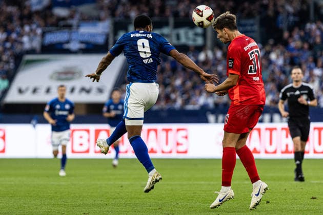 1. Bundesliga: FC Schalke 04 - SV Elversberg; 20.09.2026 Moussa Sylla (FC Schalke 04, 9), Maximilian Rohr (SV Elversberg, 31) 1. Fußball Bundesliga 4.Spieltag: FC Schalke 04 - SV Elversberg; Veltins Arena, Gelsenkirchen; 20.09.2026 DFL regulations prohibit any use of photographs as image sequences and or quasi video. Copyright: xBEAUTIFULxSPORTS Buriakovx