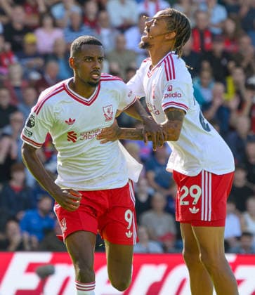 20 September 2026 - AFC Bournemouth v Liverpool - Premier League - Vitality Stadium - Bournemouth. AFC Bournemouth v Liverpool - Premier League - Vitality Stadium - Bournemouth. Liverpool s Alexander Isak celebrates his goal with Bradley Barcola. Picture : Mark Pain BOURNEMOUTH England  Copyright: xMarkxPainx