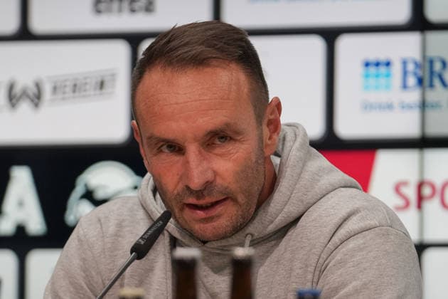 Deutschland: Fußball 3. Liga 2026 2027, 7. Spieltag - SV Wehen Wiesbaden vs MSV Duisburg - Brita-Arena (Wiesbaden): Dietmar Hirsch (Cheftrainer MSV) Pressekonferenz, Medien, Portraitfoto, Portrait, Einzelaufnahme, Porträt Copyright: xTobiasxWentzellx