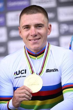 Winner Belgian Remco Evenepoel shows his gold medal, wearing the world champion jersey on the podium of the men s elite individual time trial race (39,2km) at the cycling UCI Road World Championship, WM, Weltmeisterschaft in Montreal, Canada, Sunday 20 September 2026. JASPERxJACOBS  x187204241x
