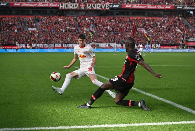 (l-r) Andrija Maksimovic (RB Leipzig), Moussa Diaby (Bayer Leverkusen) Aktion, Zweikampf. Fussball 1. Bundesliga, 4.Spieltag, Bayer 04 Leverkusen - RB Leipzig, am 20.09.2026 in Leverkusen Deutschland. DFL regulations prohibit any use of photographs as image sequences and or quasi-video Ã‚Â
