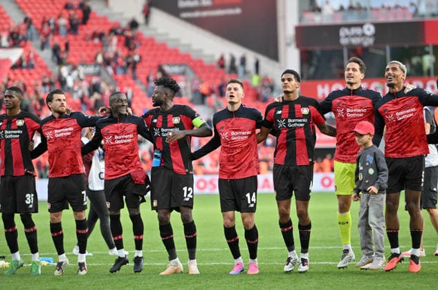 Schlussjubel LEV, die Spieler feiern vor den Fans. Fussball 1. Bundesliga, 4.Spieltag, Bayer 04 Leverkusen - RB Leipzig, am 20.09.2026 in Leverkusen Deutschland. DFL regulations prohibit any use of photographs as image sequences and or quasi-video Ã‚Â