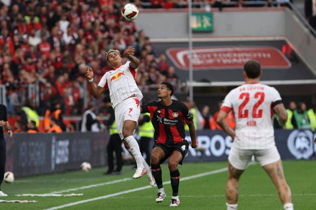 Antonio Nusa (RB Leipzig) und Jarell Quansah (Bayer 04 Leverkusen) im Zweikampf waehrend des Spiels der 1. Bundesliga zwischen Bayer 04 Leverkusen und RB Leipzig, BayArena am 20. September 2026 in Leverkusen, Deutschland. (Foto von Oliver Kaelke DeFodi Images) +++ Antonio Nusa (RB Leipzig) und Jarell Quansah (Bayer 04 Leverkusen) battle for the ball during the Bundesliga match between Bayer 04 Leverkusen and RB Leipzig at BayArena on September 20, 2026 in Leverkusen, Germany. (Photo by Oliver Kaelke DeFodi Images) DFB DFL REGULATIONS PROHIBIT ANY USE OF PHOTOGRAPHS AS IMAGE SEQUENCES AND OR QUASI-VIDEO. (Photo by Oliver Kaelke DeFodi Images) -