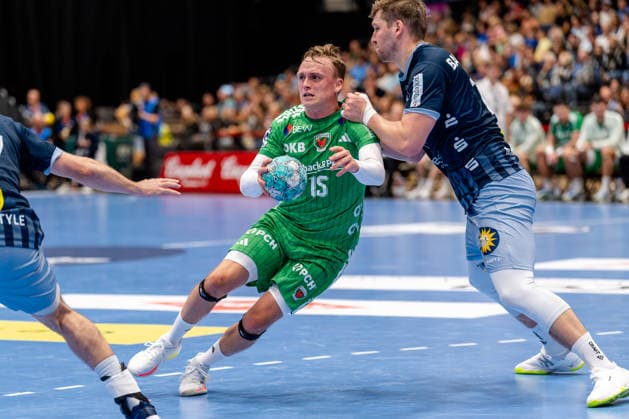 Düsseldorf, 20.09.2026, Handball, Herren, Opel Bundesliga, 5. Spieltag, 2026 2027: Bergische HC Füchse Berlin Tobias Grondahl (Füchse Berlin, 15) im Zweikampf mit Gerdas Babarskas (Bergischer HC, 14)