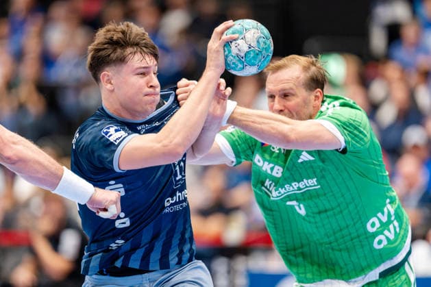 Düsseldorf, 20.09.2026, Handball, Herren, Opel Bundesliga, 5. Spieltag, 2026 2027: Bergische HC Füchse Berlin Sören Steinhaus (Bergischer HC, 53) im Zweikampf mit Max Darj (Füchse Berlin, 5)