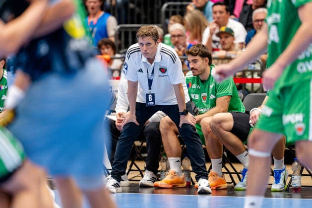 Düsseldorf, 20.09.2026, Handball, Herren, Opel Bundesliga, 5. Spieltag, 2026 2027: Bergische HC Füchse Berlin Nicolej Krickau (Cheftrainer) während des Spiels