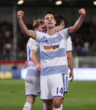 20.09.2026, Fussball 3. Liga, SV Wehen Wiesbaden - MSV Duisburg, v.l., Torjubel zum 1:4 durch Conor Noß (MSV Duisburg), Goal celebration, celebrate the goal DFL DFB REGULATIONS PROHIBIT ANY USE OF PHOTOGRAPHS AS IMAGE SEQUENCES AND OR QUASI-VIDEO. xdcx Copyright: HMBxMedia Claus