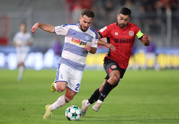 20.09.2026, Fussball 3. Liga, SV Wehen Wiesbaden - MSV Duisburg, v.l., Can Coskun (MSV Duisburg), Tarik Gözüsirin (SV Wehen Wiesbaden) DFL DFB REGULATIONS PROHIBIT ANY USE OF PHOTOGRAPHS AS IMAGE SEQUENCES AND OR QUASI-VIDEO. xdcx Copyright: HMBxMedia Claus
