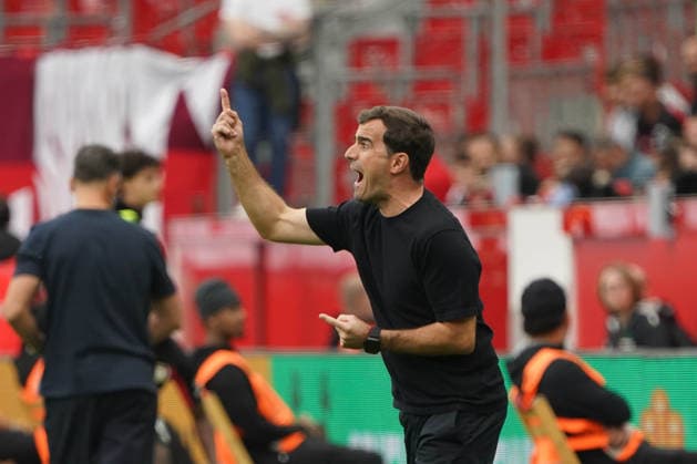 Leverkusen Fussball, 1.BL saison 2026 2027 Bayer 04 Leverkusen vs RB Leipzig, 20.09.2026, Bayarena Leverkusen Carles Martinez Trainer Bayer 04 Leverkusen Aktion, Einzelbild