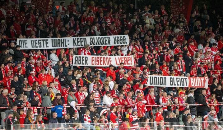 Fußball, Frauen, Saison 2026 2027, Google Pixel Frauen-Bundesliga (5. Spieltag), 1. FC Union Berlin - RB Leipzig (3:2), Fans von Union am Wahlsonntag in Berlin, Die beste Wahl: Keen blinder Hass, aber eiserne Liebe, Union bleibt bunt, 20.09.2026, Copyright: xMatthiasxKochx