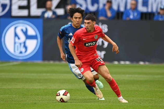 Felix KEIDEL (Elversberg) gegen Satoshi TANAKA (GE) Aktion, Zweikampf, FC Schalke 04 - SV 07 Elversberg 0-0 Fussball 1. Bundesliga, 3.Spieltag, matchday3, Spieltag3, am 20.09.2026 in der Veltins-Arena Gelsenkirchen Deutschland. DFL regulations prohibit any use of photographs as image sequences and or quasi-video Â