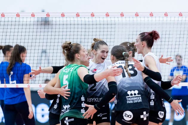 FUNKE-Volley-Cup: Schwarz-Weiss Erfurt vs. SSC Palmberg Schwerin; Erfurt; 20.09.2026 Elizabeth Sandbothe ( 2; Schwarz-Weiss Erfurt) (Bildmitte) FUNKE-Volley-Cup: Schwarz-Weiss Erfurt vs. SSC Palmberg Schwerin; Riethsporthalle Erfurt; 20.09.2026 Copyright: xBEAUTIFULxSPORTS Duehringx