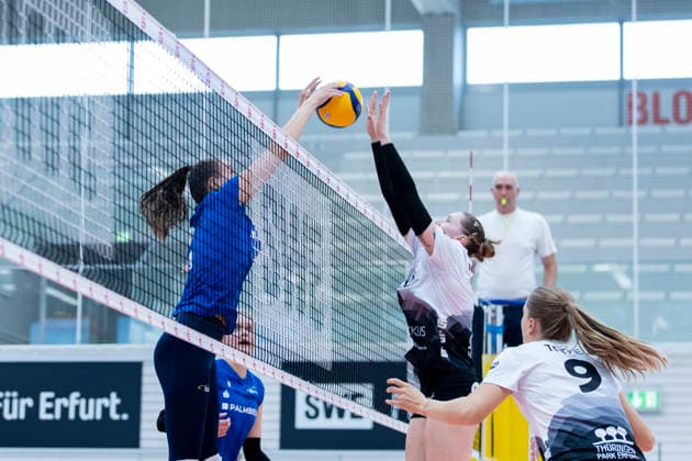 FUNKE-Volley-Cup: Schwarz-Weiss Erfurt vs. SSC Palmberg Schwerin; Erfurt; 20.09.2026 Marije ten Brinke ( 6; SSC Palmberg Schwerin) gegen Larissa Winter ( 6; Schwarz-Weiss Erfurt) FUNKE-Volley-Cup: Schwarz-Weiss Erfurt vs. SSC Palmberg Schwerin; Riethsporthalle Erfurt; 20.09.2026 Copyright: xBEAUTIFULxSPORTS Duehringx
