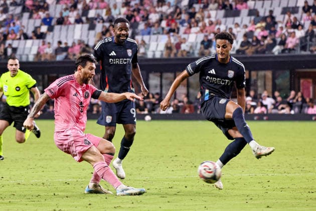 MIAMI, FL - SEPTEMBER 20: Inter Miami CF Forward Lionel Messi (10) shoots on goal during a 2026 MLS, Fussball Herren, USA soccer match between Inter Miami CF and San Diego FC on September 20, 2026 at NU Stadium, Miami, Fla.(Photo by Chris Arjoon Icon Sportswire). SOCCER: SEP 20 MLS Inter Miami CF vs San Diego FC EDITORIAL USE ONLY Icon2609200000016