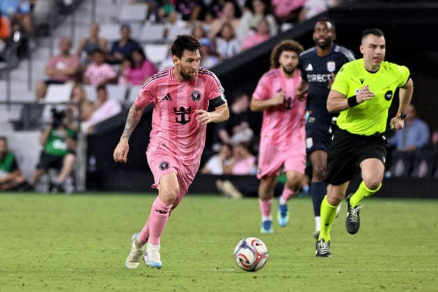 September 20, 2026, Miami, Florida, USA: Inter Miami CF forward LIONEL MESSI (10) controls a ball during a 2026 MLS, Fussball Herren, USA soccer match between Inter Miami CF and San Diego FC. Miami USA - ZUMAa257 20260920_zsp_a257_032 Copyright: xChrisxArjoonx