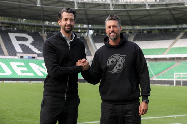 21.09.2026, xtgx, Fussball - 2.Bundesliga Hannover 96 - Pressekonferenz mit Trainer Sandro Wagner emspor, v.l. Jonas Boldt (Hannover, Geschäftsführer und Sandro Wagner (Hannover, Trainer) (DFL DFB REGULATIONS PROHIBIT ANY USE OF PHOTOGRAPHS as IMAGE SEQUENCES and or QUASI-VIDEO) Hannover
