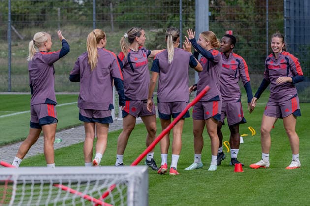 Die Spielerinnen haben viel Spass FC Bayern Muenchen Frauen, Fussball, Google Pixel Frauen-Bundesliga, Abschlusstraining vor Champions League, Saison 2026 2027, 21.09.2026. Foto: HMB Media Franz Feiner Copyright: HMBxMedia FranzxFeiner
