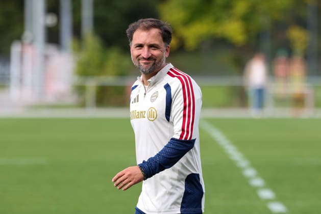 Jose Barcala (FC Bayern Muenchen, Chef-Trainer), Portraet, Portrait, gute Laune, Emotionen, Freude, lachen, GER, FC Bayern Muenchen Frauen Abschlusstraining, Fussball, UEFA Womens Champions League, Saison 2026 2027, 21.09.2026, GER, FC Bayern Muenchen Frauen Abschlusstraining, Fussball, UEFA Womens Champions League, Saison 2026 2027, 21.09.2026 Muenchen Copyright: xEibner-Pressefoto JennixMaulx EP_JML